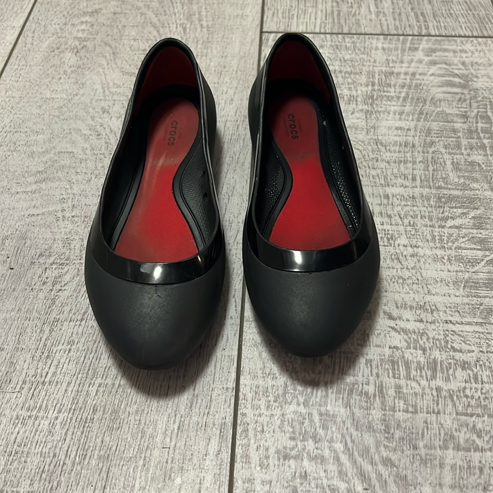Women’s croc black flats